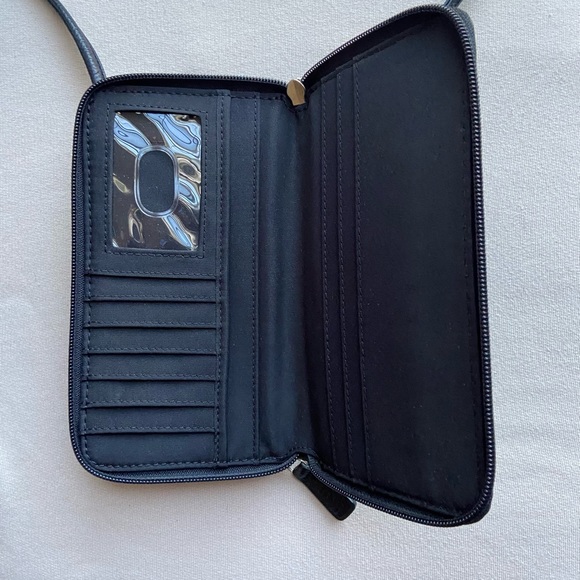 Fossil crossbody/ Wallet Bag. - Picture 3 of 8